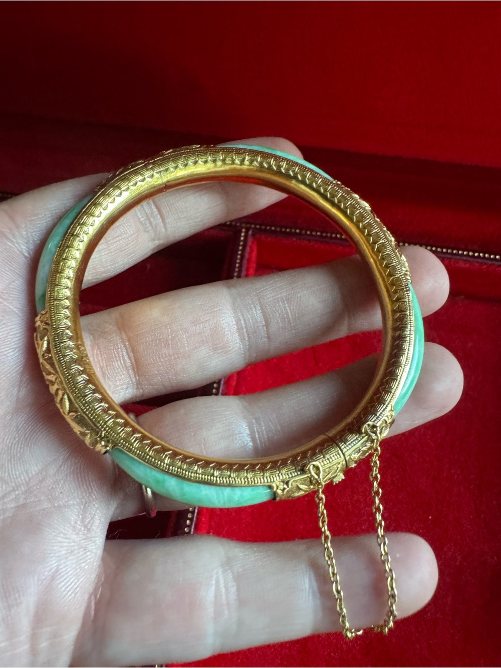 Stunning 18K solid yellow gold and jade bangle bracelet - Picture 15 of 15